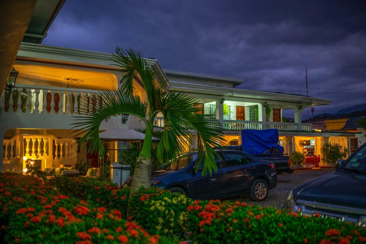 Hotel Andrea Neily Bagian luar foto