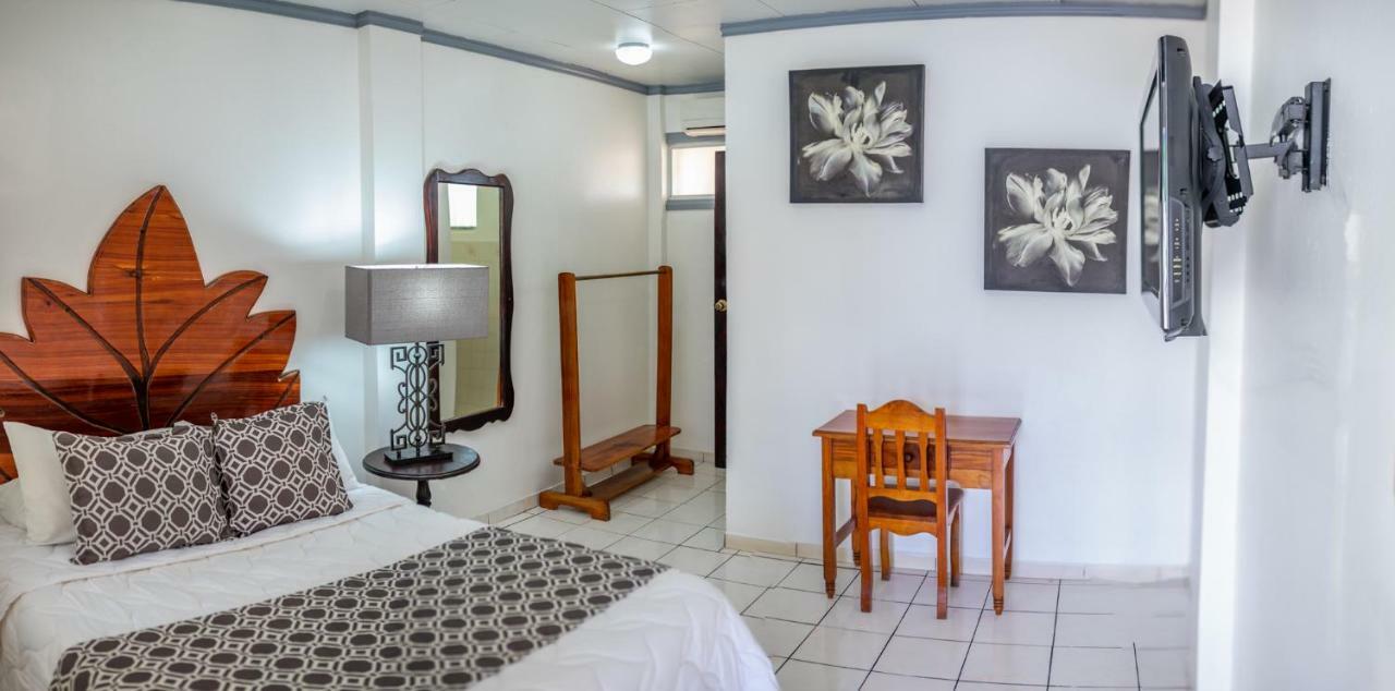 Hotel Andrea Neily Bagian luar foto